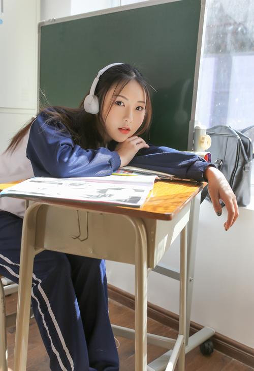 吃奶边摸边做边爱